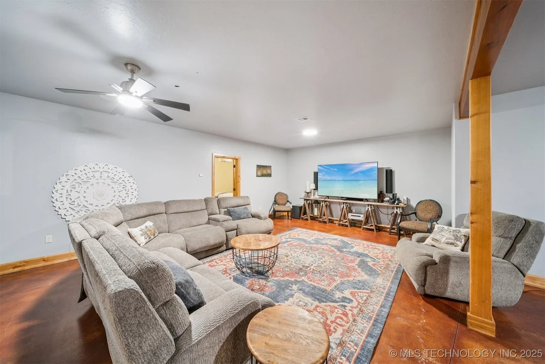 Photo of 908 W 9th Street