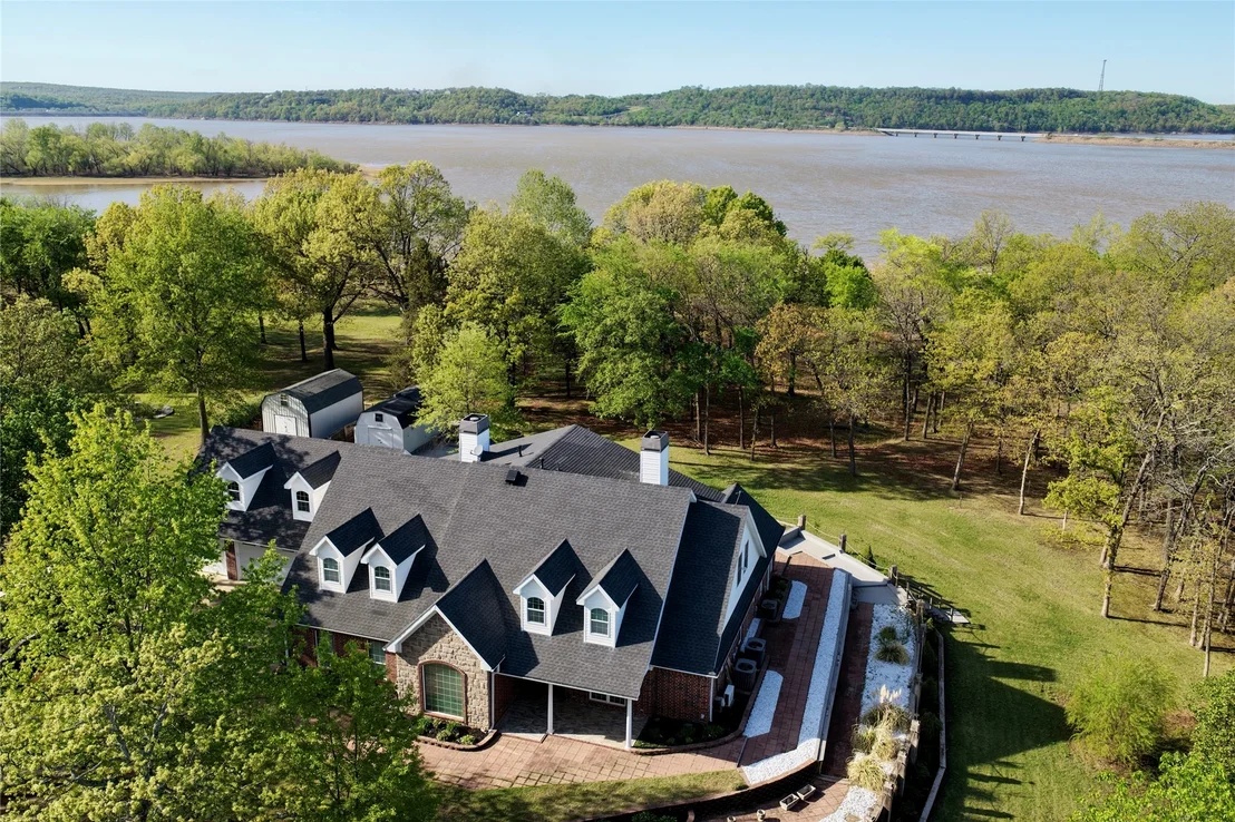 Photo of 25 E Shoreline Drive