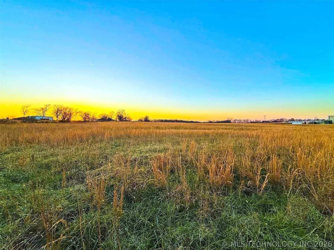 Photo of 2927 E Holly Road