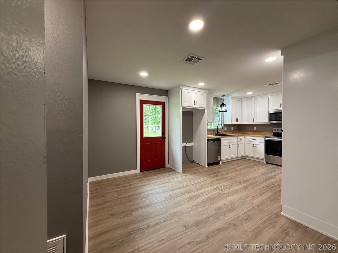 Photo of 702 6th Avenue