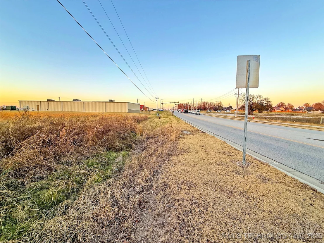 Photo of 2925 E Holly Road