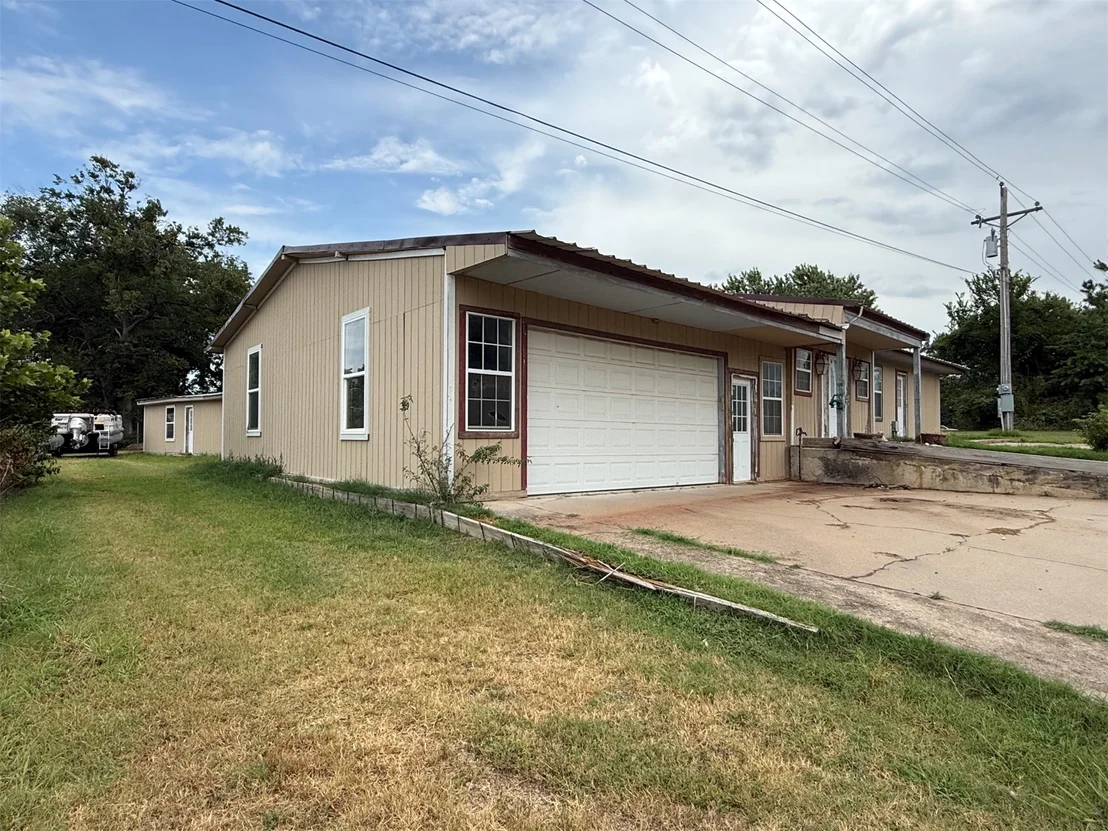 Photo of 417705 E 1210 Road