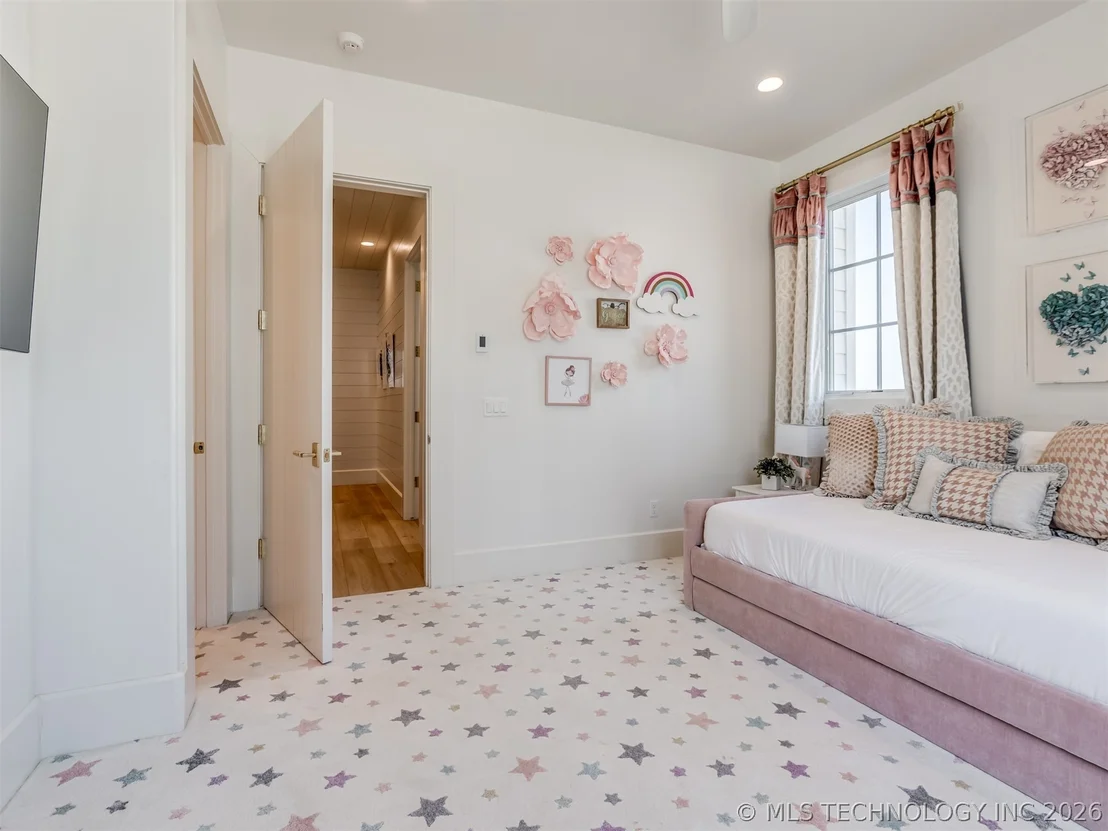 Photo of 120 Lower Green Way