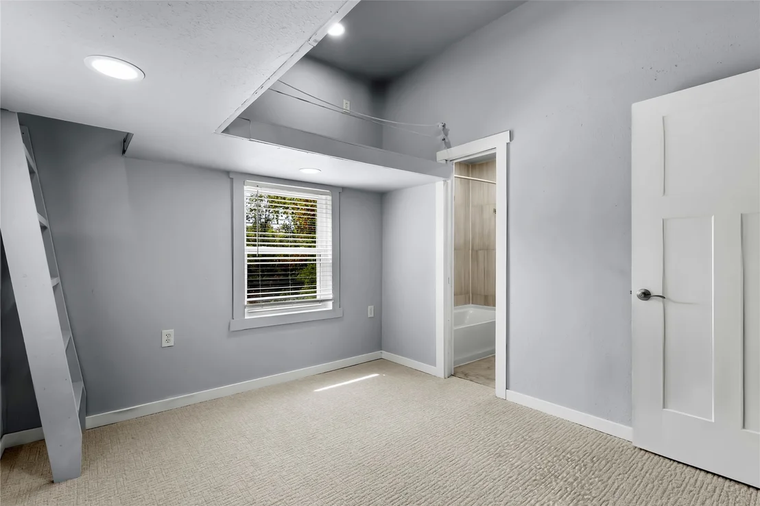 Photo of 116781 4207 Road