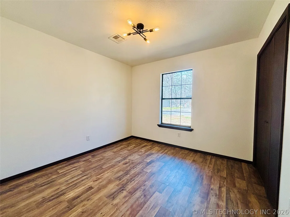 Photo of 417308 Bridgeport Road