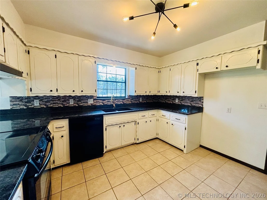 Photo of 417308 Bridgeport Road