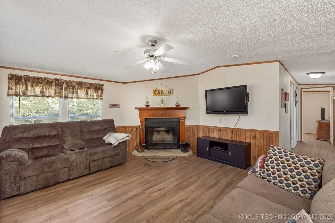 Photo of 420229 E 1144 Road