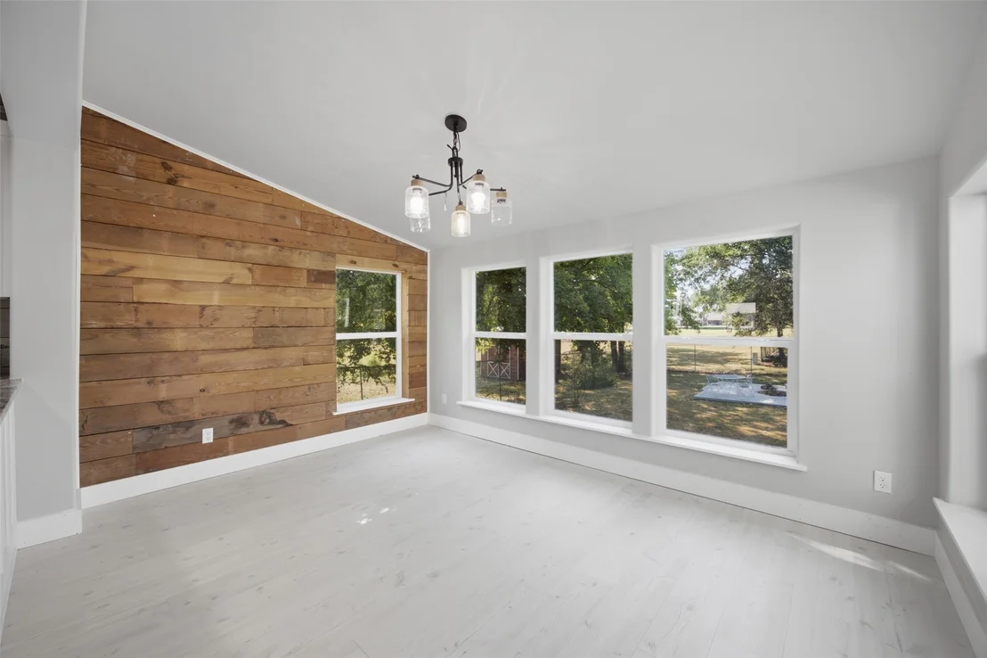 Photo of 206 Broadway Avenue