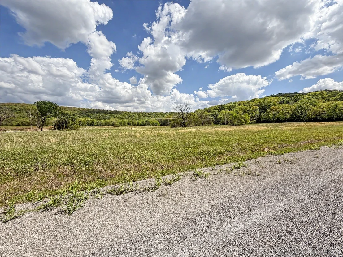 Photo of 433 S Thunder Road