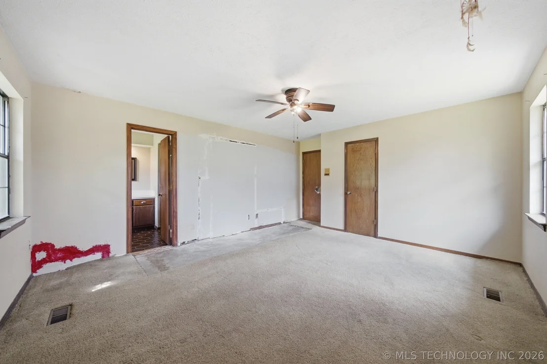 Photo of 902 Cardinal Lane