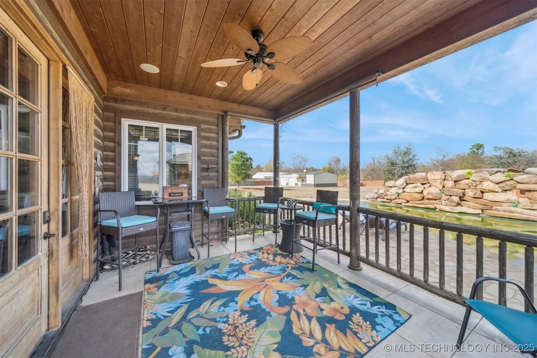Photo of 908 W 9th Street