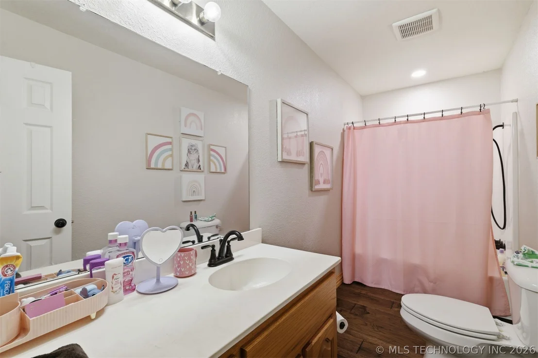 Photo of 2464 S Roberta Road