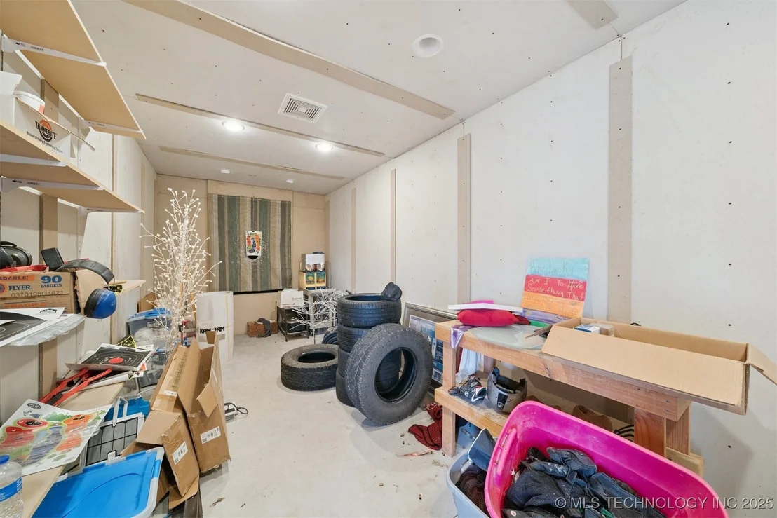 Photo of 908 W 9th Street