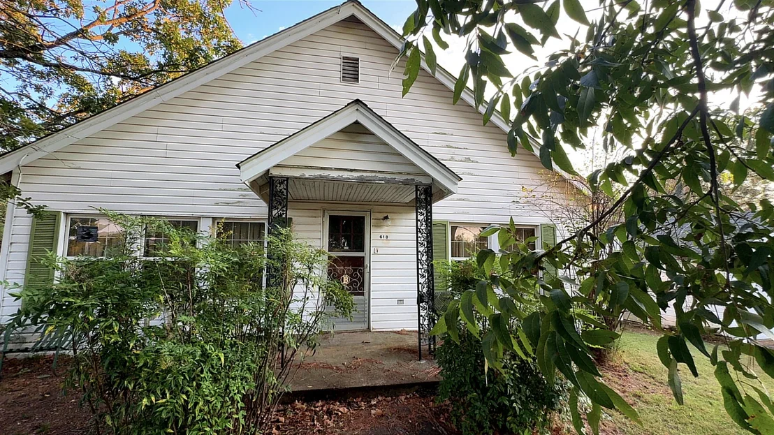 Photo of 618 E 5th Street