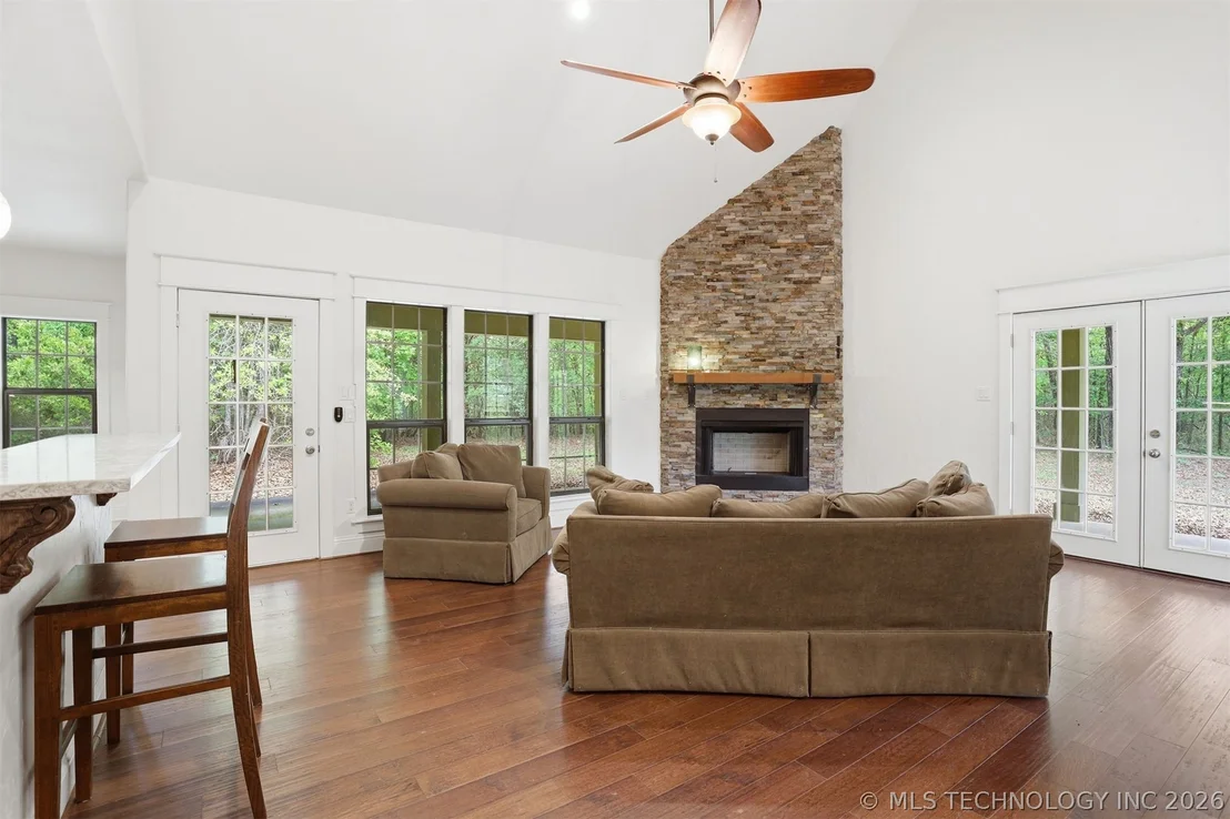 Photo of 900 W Hardesty Road
