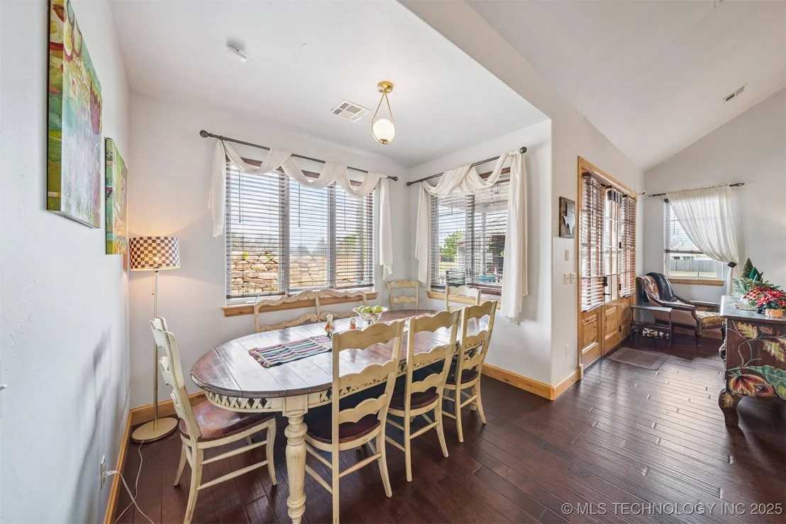 Photo of 908 W 9th Street