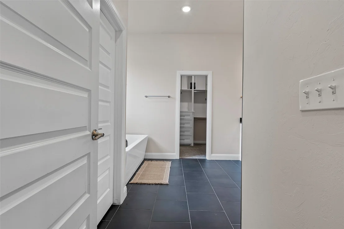 Photo of 714 Prairie View Road