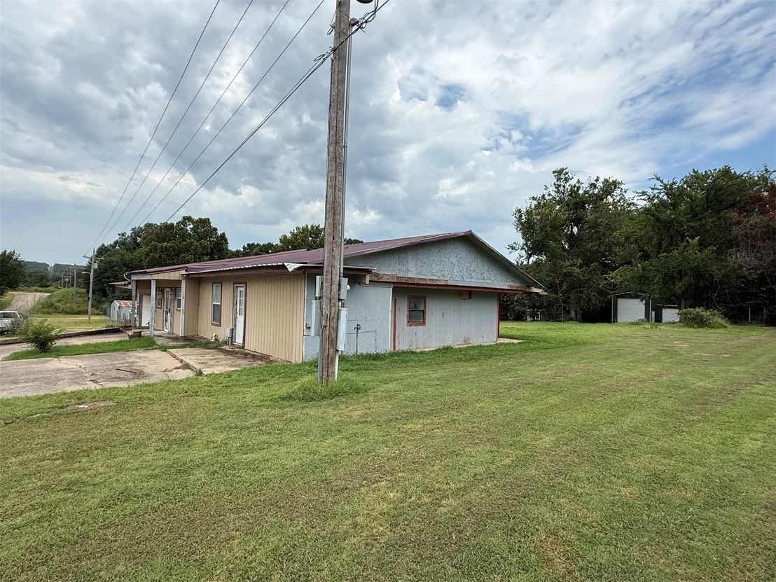 Photo of 417705 E 1210 Road