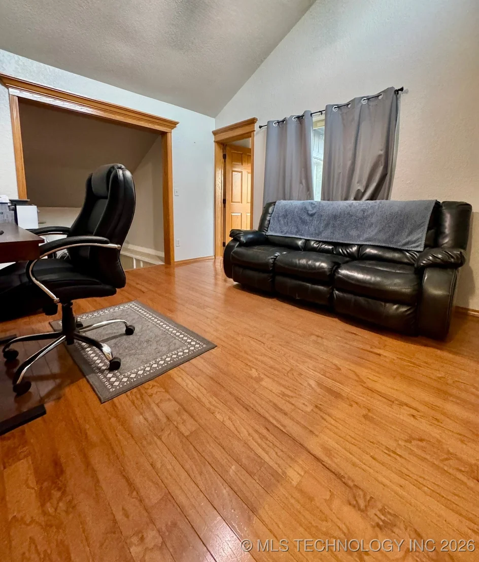 Photo of 1048 Robin Hood Road