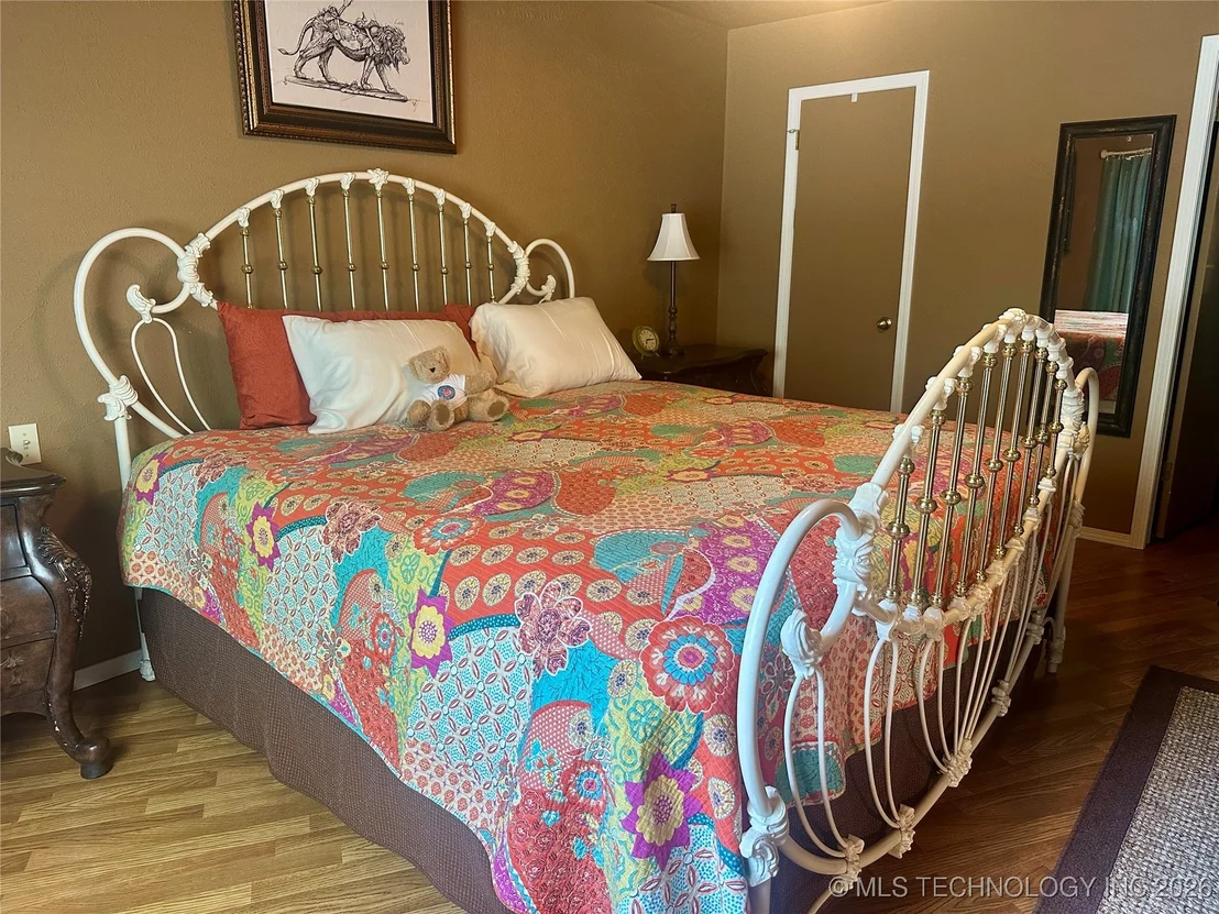 Photo of 1372 Warren Road