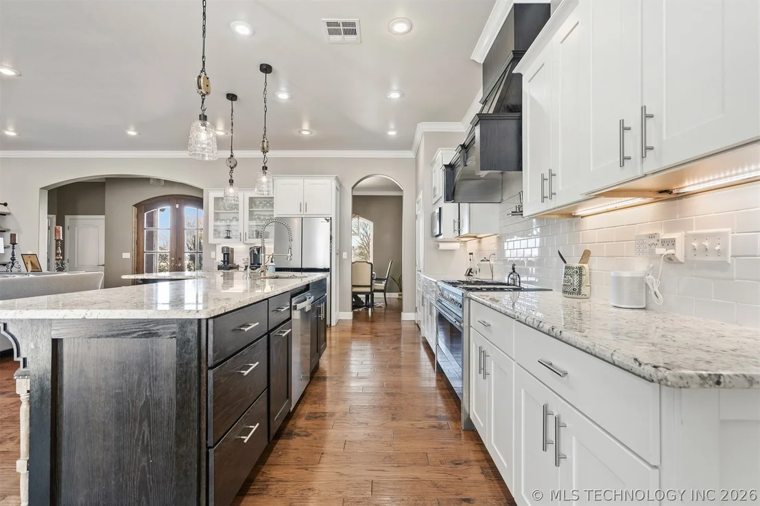 Photo of 1451 Gateway Road
