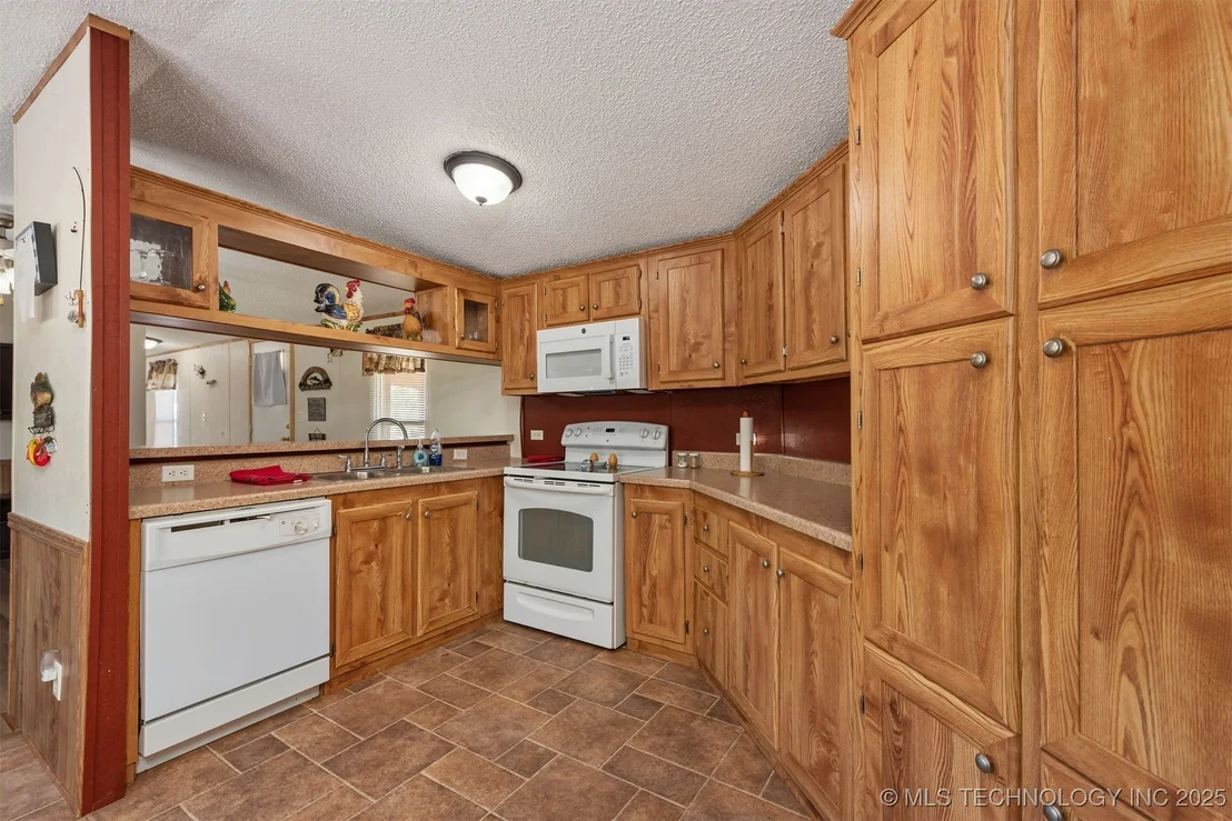 Photo of 420229 E 1144 Road