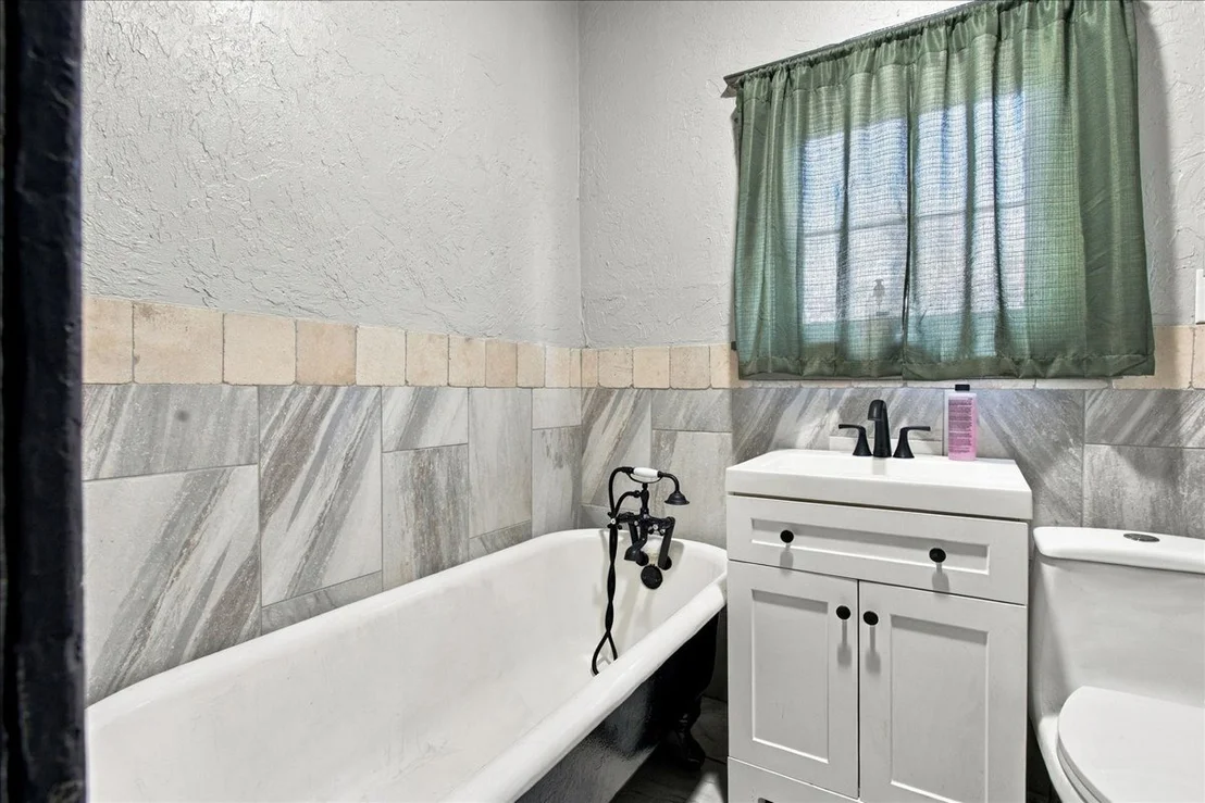 Photo of 724 W Cedar Street