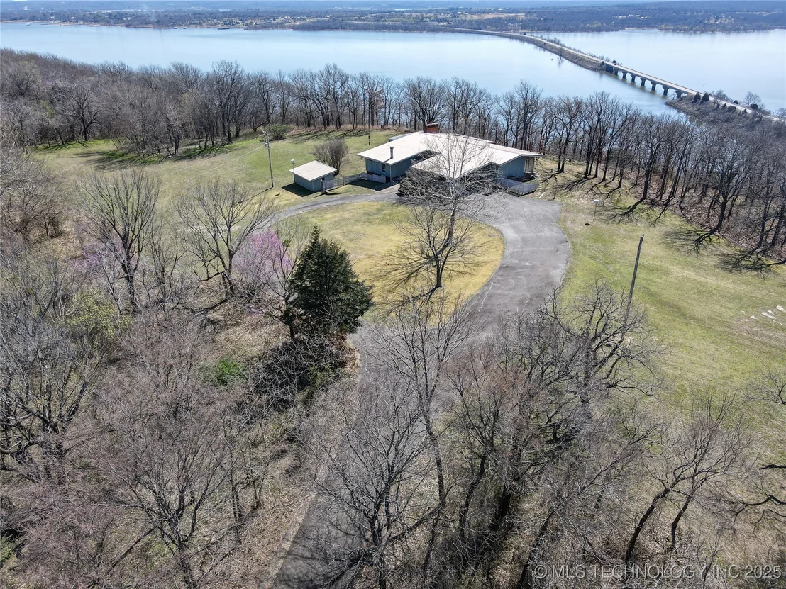 Photo of 418391 E 1215 Road