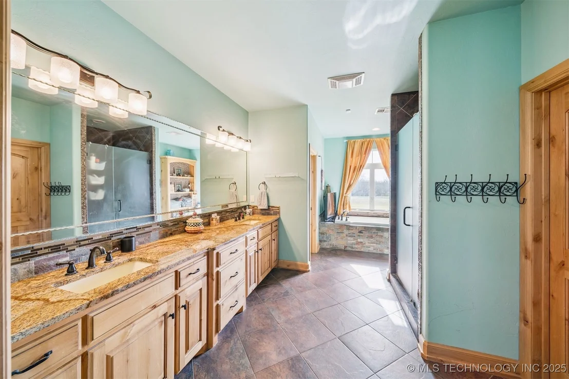 Photo of 908 W 9th Street