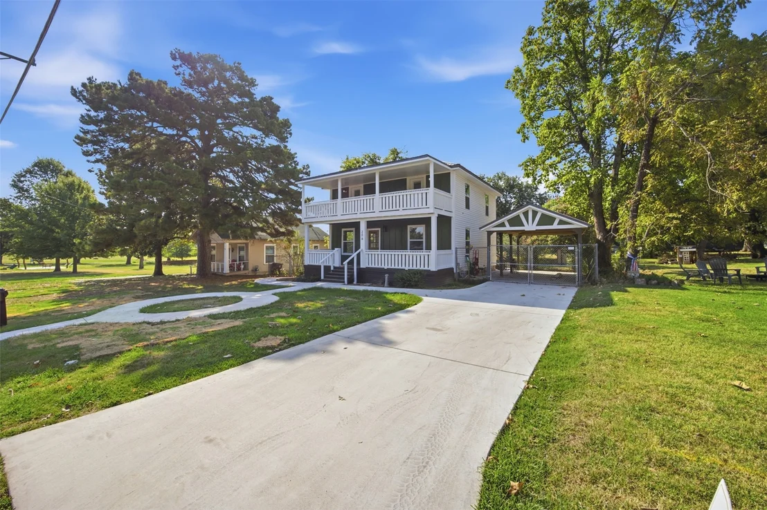 Photo of 206 Broadway Avenue