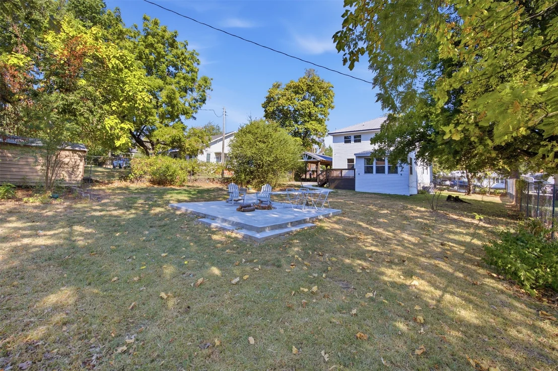Photo of 206 Broadway Avenue