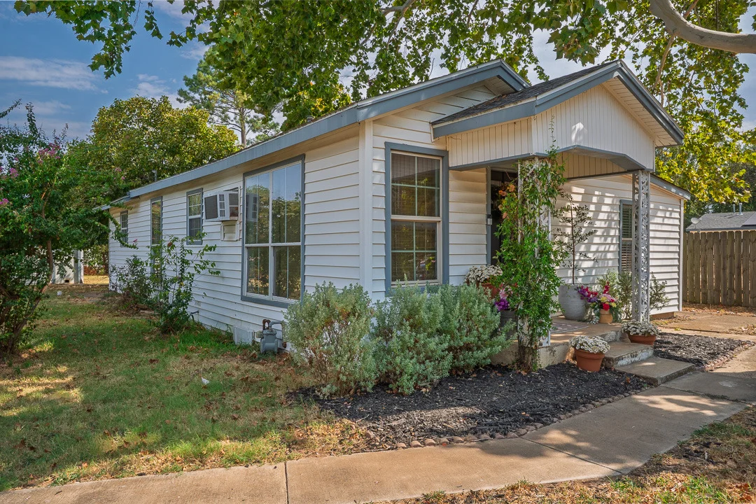Photo of 608 W Coleman