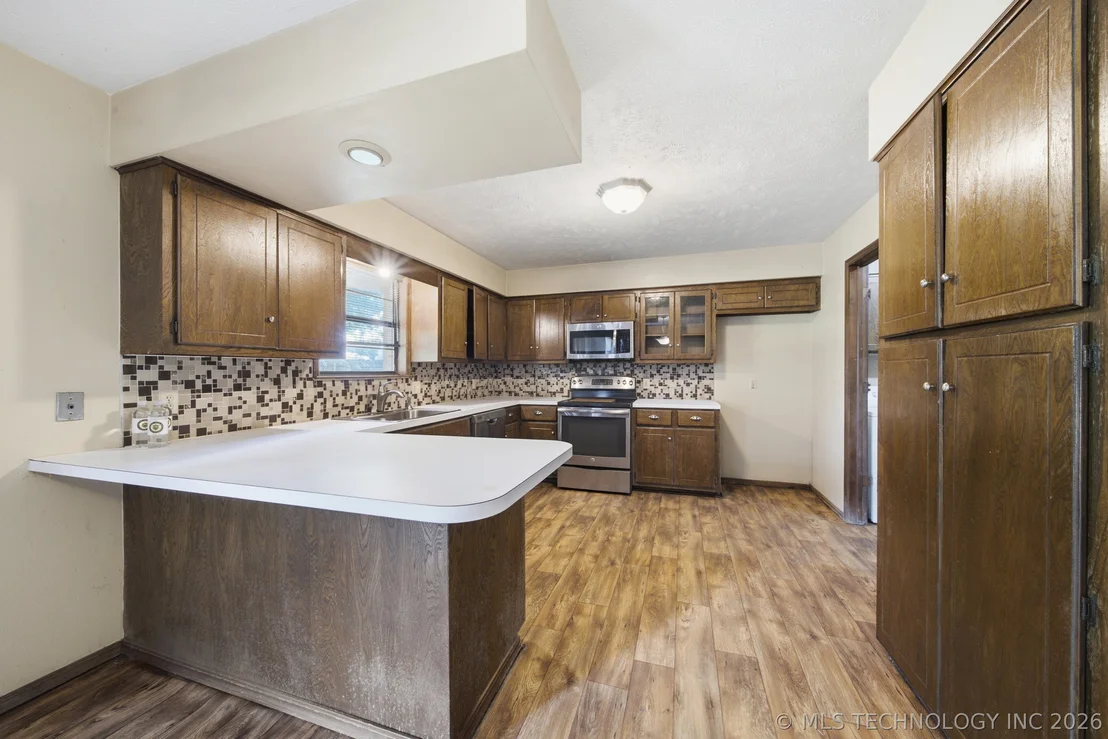 Photo of 902 Cardinal Lane