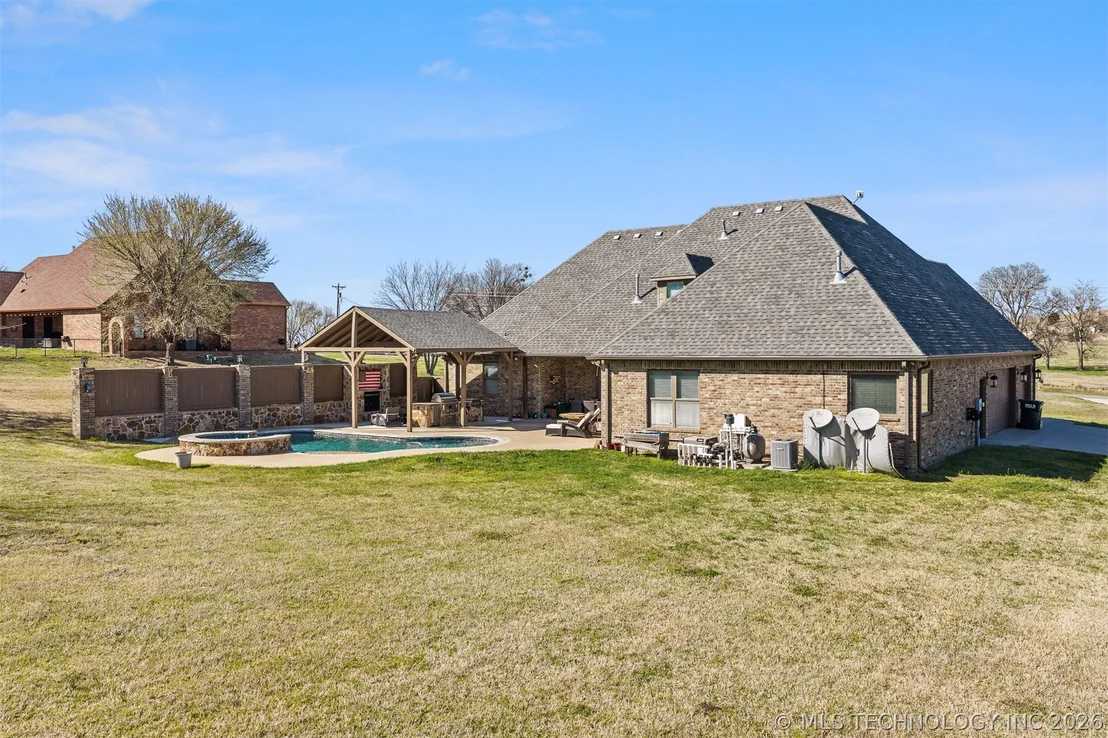 Photo of 1451 Gateway Road