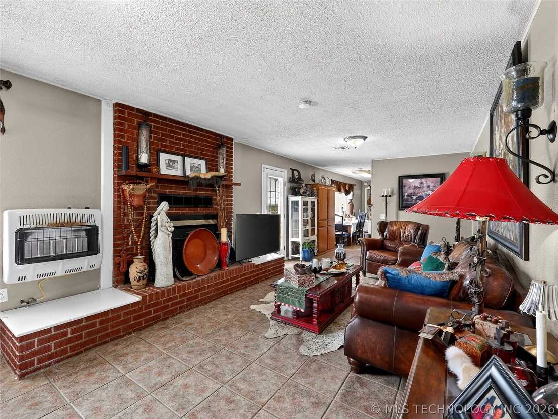 Photo of 21185 E Highway 9