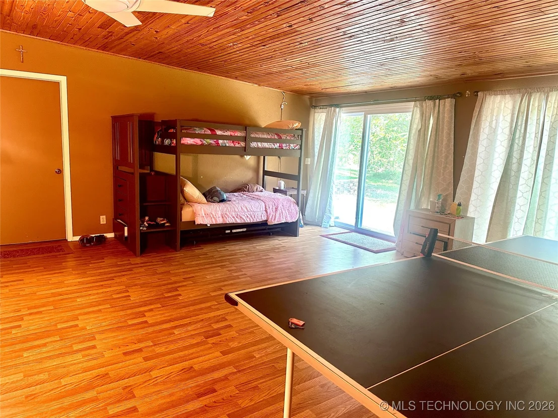 Photo of 1372 Warren Road