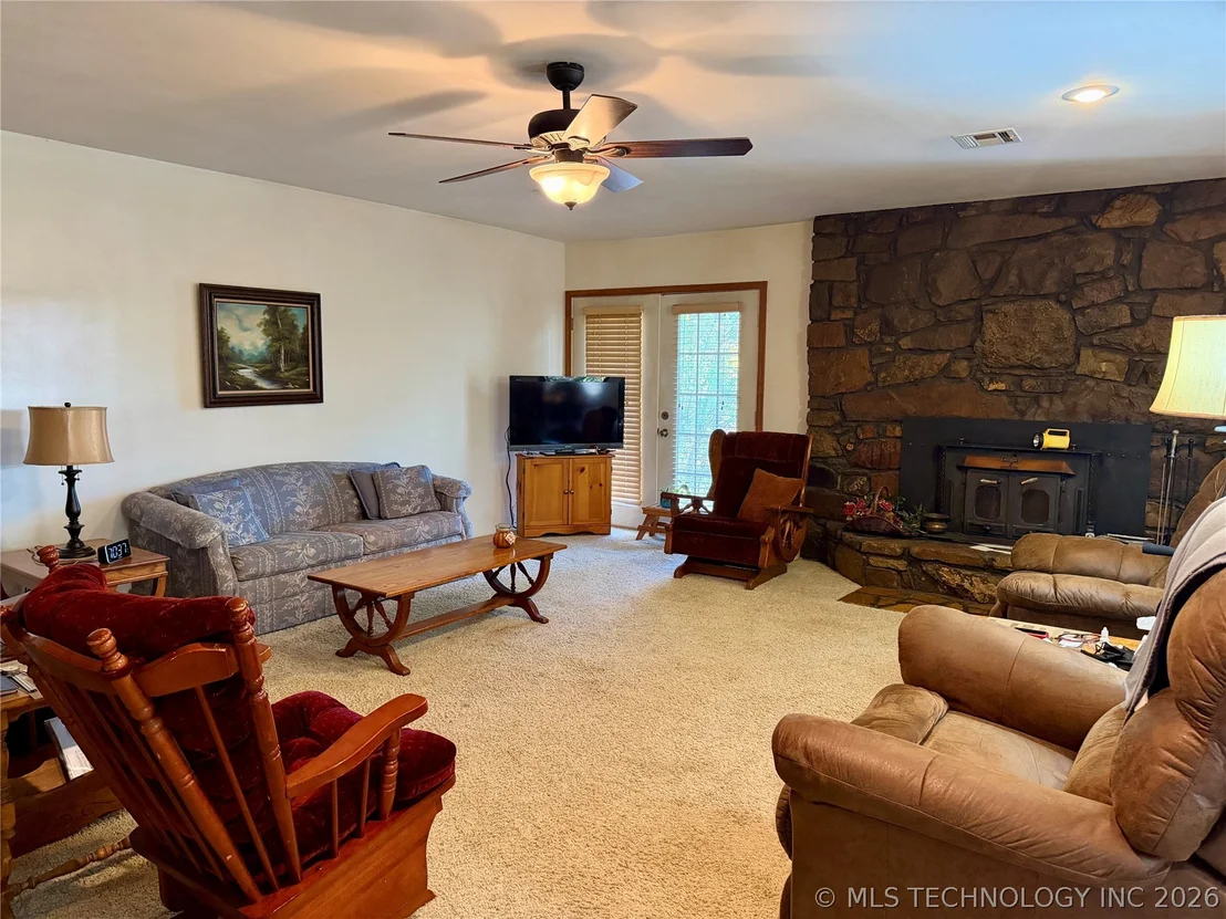 Photo of 425671 E 1168 Road