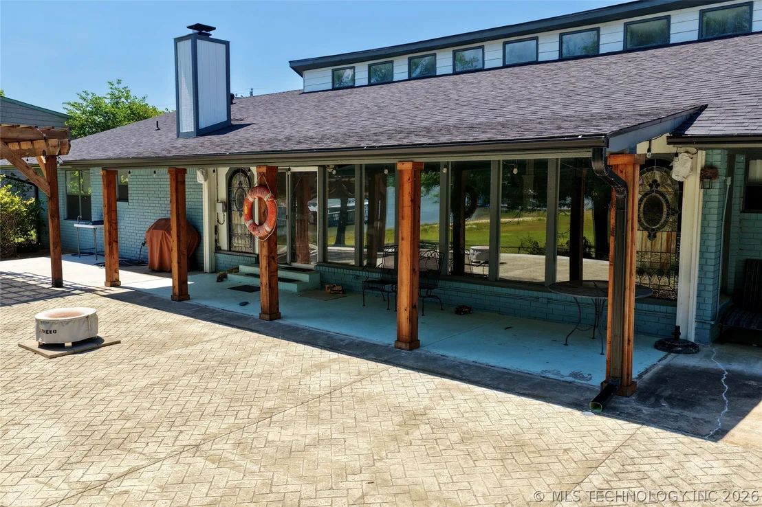 Photo of 105 Lakeview Drive