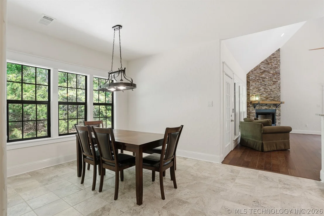 Photo of 900 W Hardesty Road