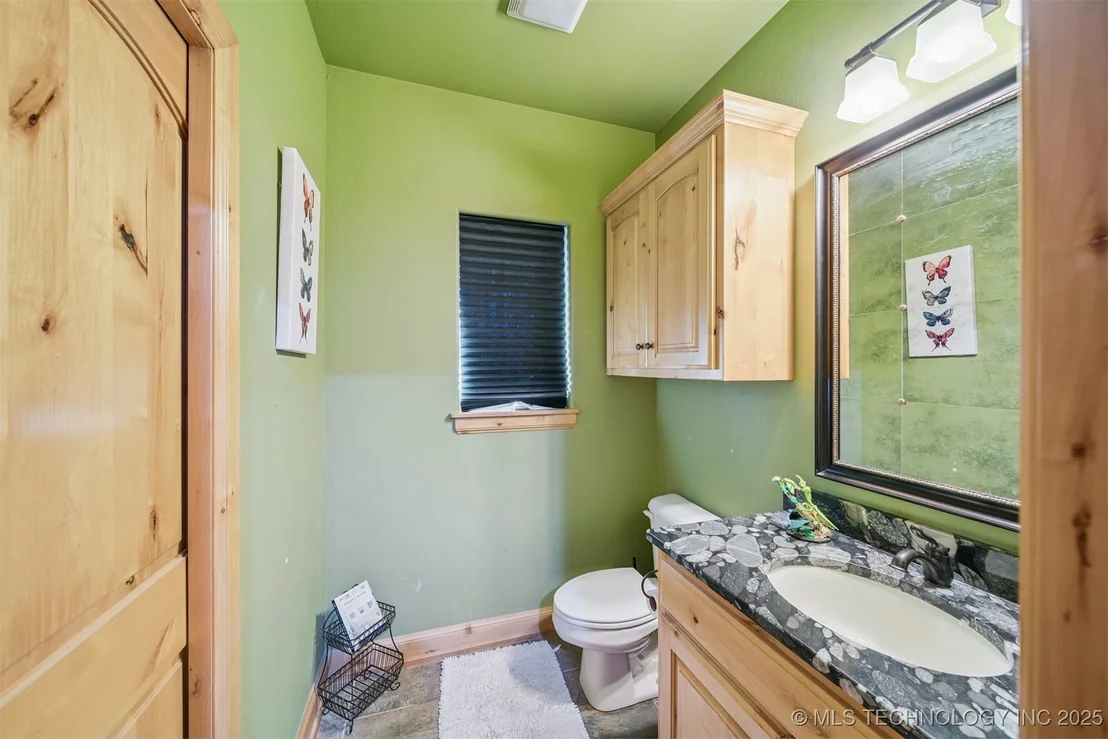 Photo of 908 W 9th Street