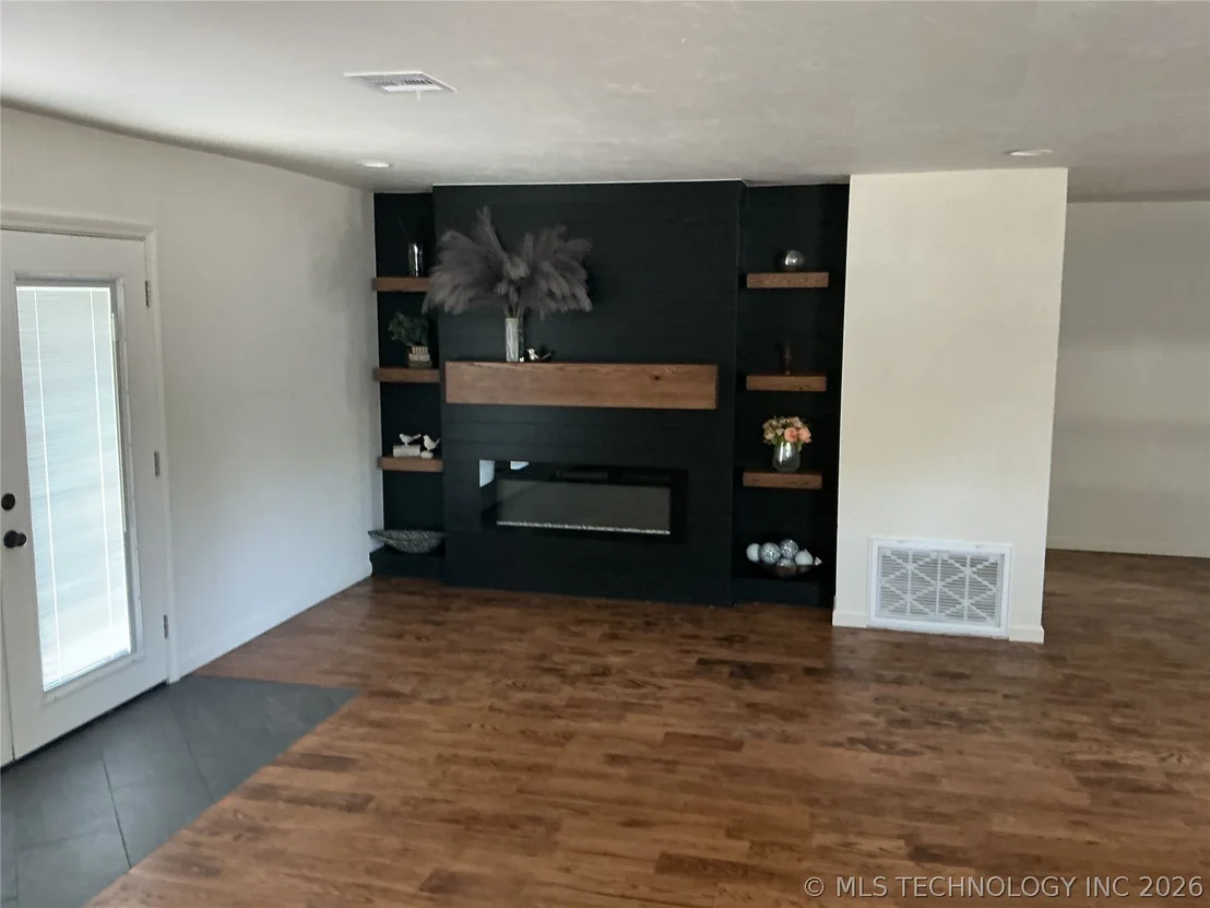 Photo of 8959 Birch Street