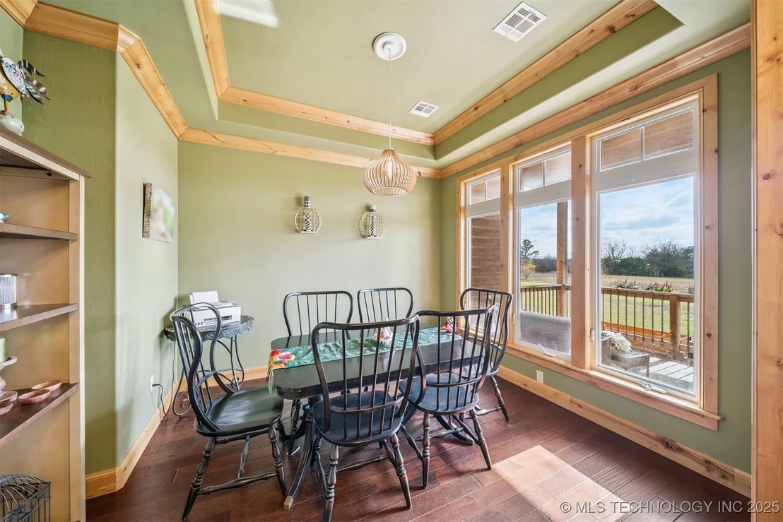 Photo of 908 W 9th Street