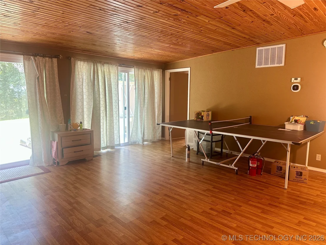 Photo of 1372 Warren Road