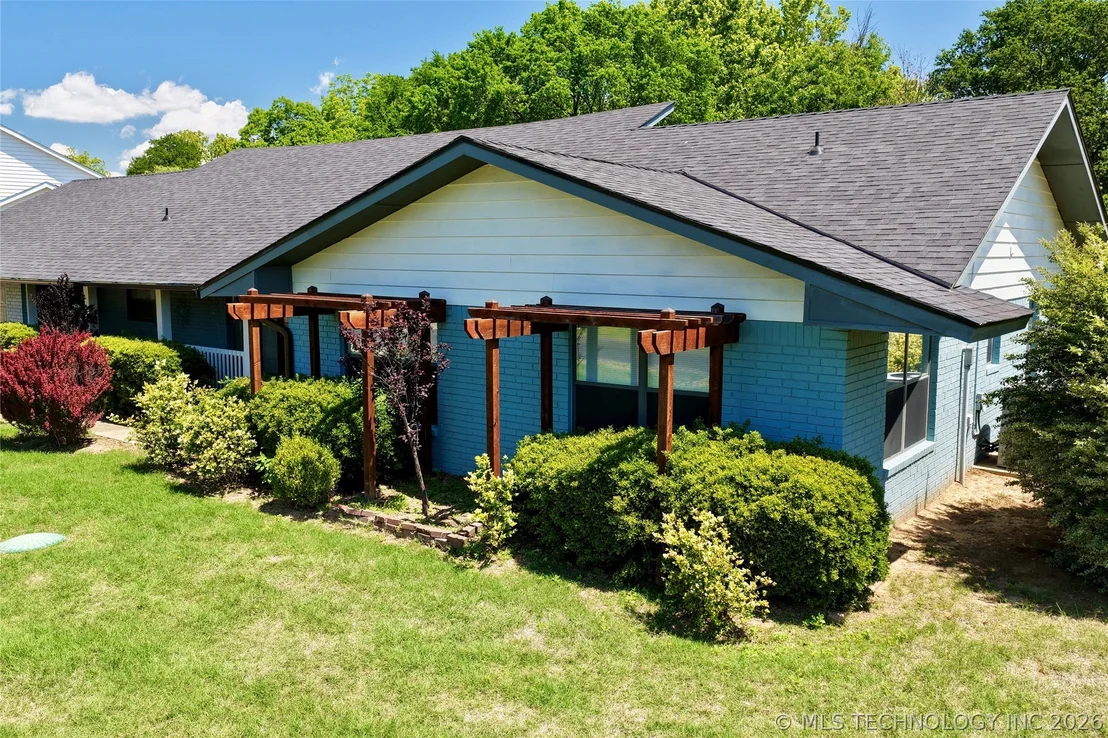 Photo of 105 Lakeview Drive
