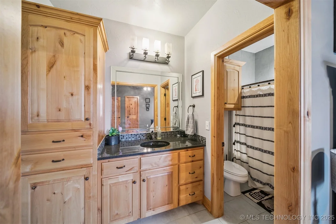 Photo of 908 W 9th Street