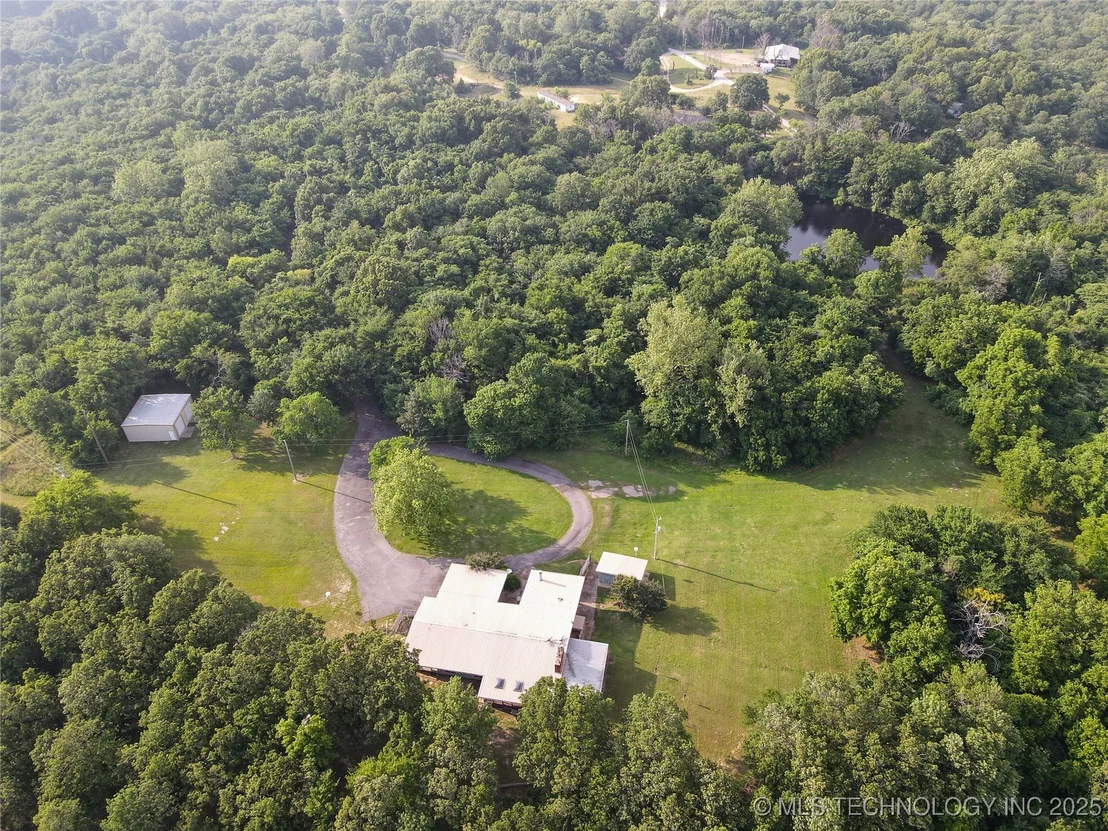 Photo of 418391 E 1215 Road