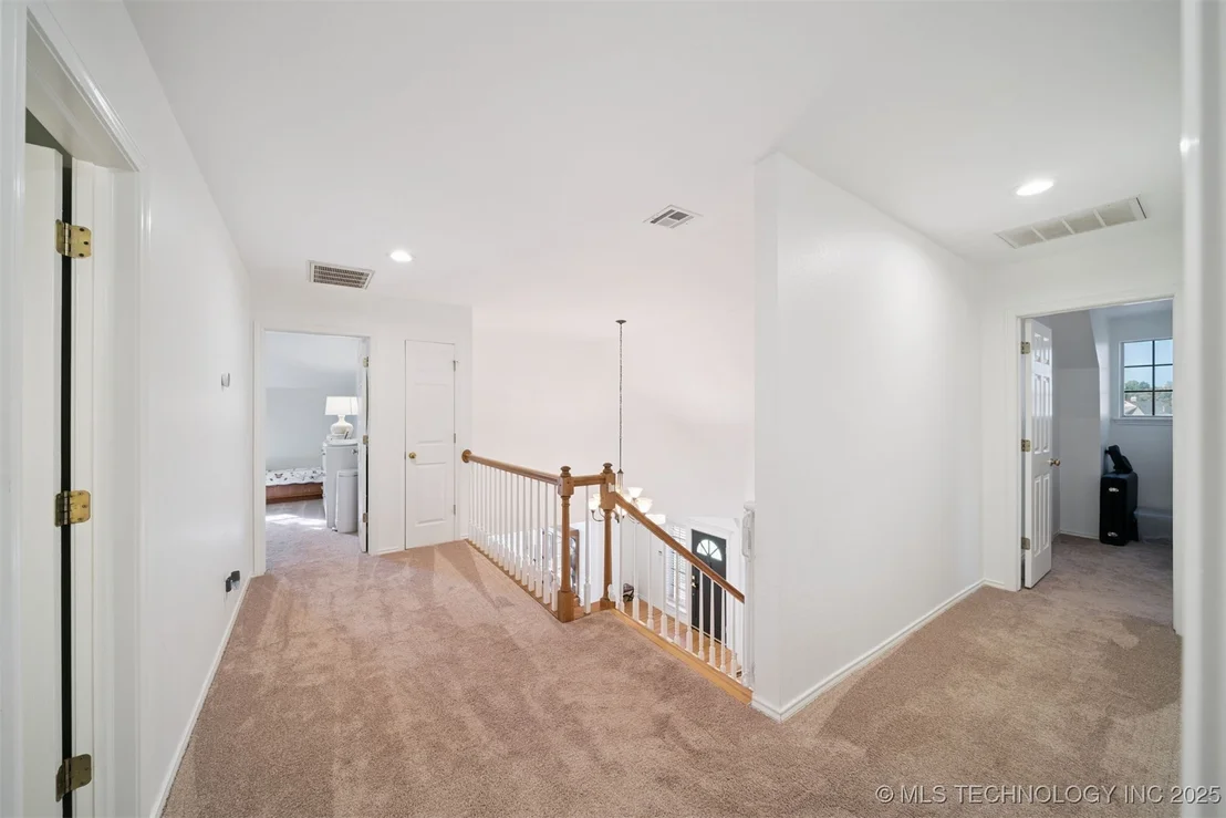 Photo of 305 N Forest Ridge Boulevard
