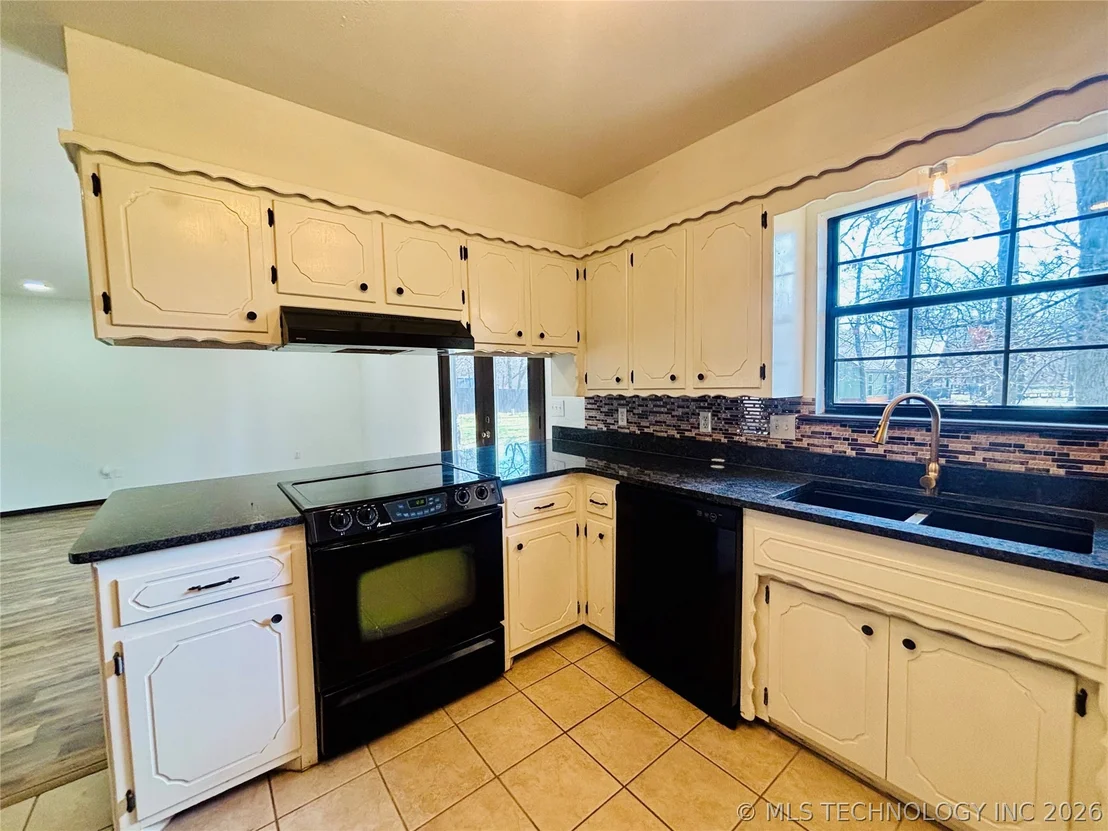 Photo of 417308 Bridgeport Road