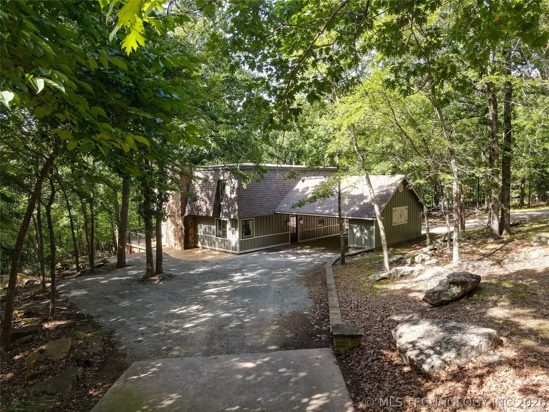 Photo of 1296 Robin Hood