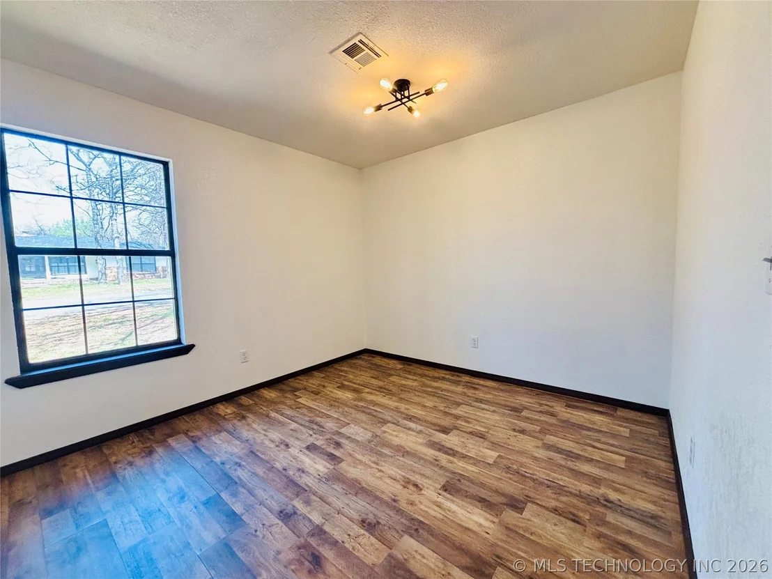 Photo of 417308 Bridgeport Road
